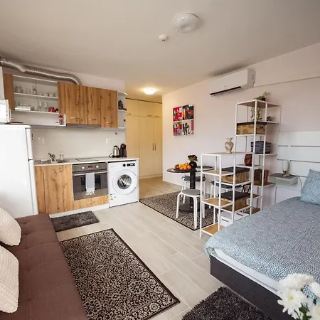 Apartment Paradise Guest *